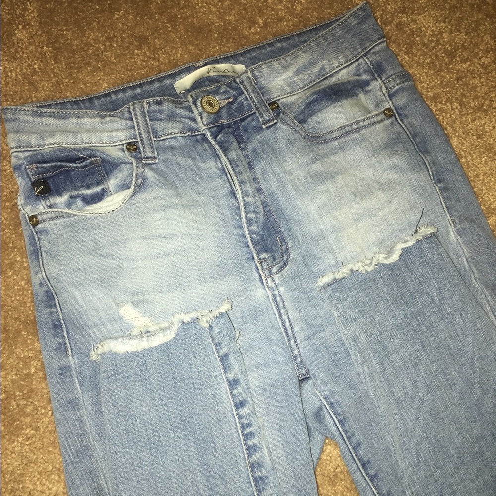 Ripped high waisted jeans